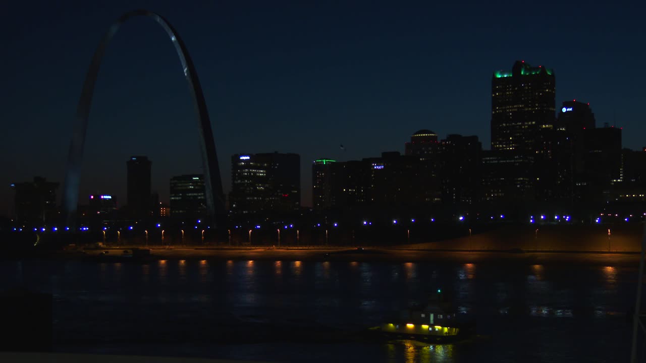 아치를 포함한 밤의 세인트루이스