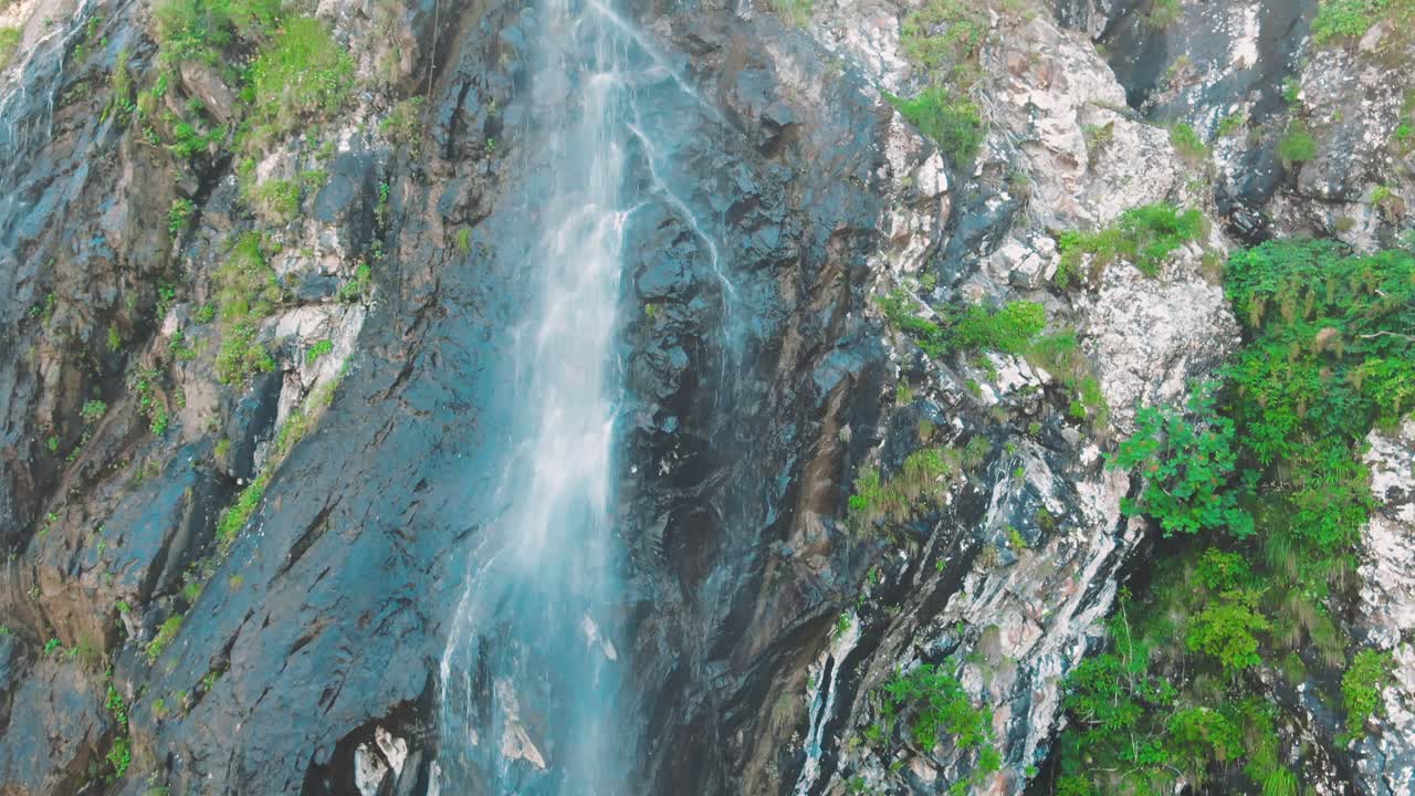 cascada de montaña
