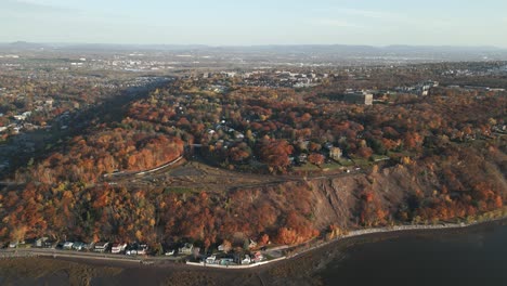 disparo de drone, plan lento en la ciudad de quebec desde st-laurent en otoño parte 1 ciudad de quebec