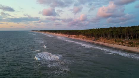 Dramatischer-Sonnenuntergang-Am-Meer