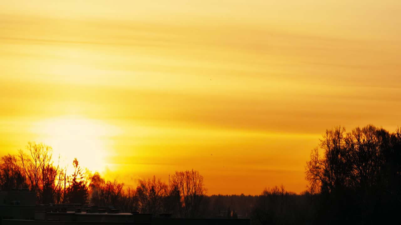 하늘에 황금빛 일출