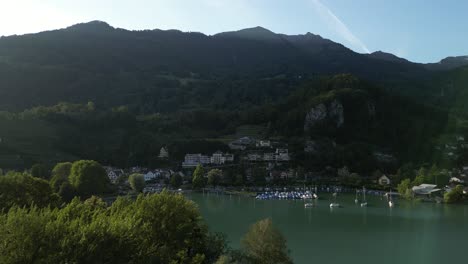 Lago-Walensee,-Paisaje-Natural-En-Suiza-En-Amden-St.