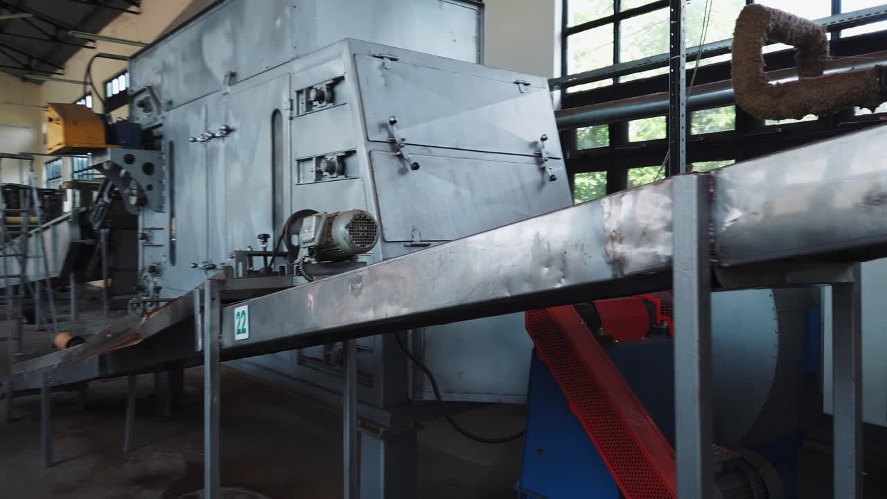 Tea Garden Shinkiari (Tea Processing Machine) #1, Machine processing team leaves.