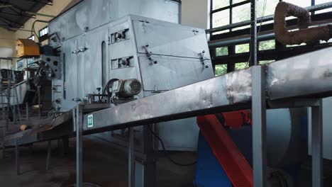 tea garden shinkiari (tea processing machine) #1, machine processing team leaves.