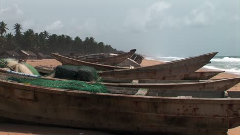 Barcos-De-Pesca-En-Una-Playa