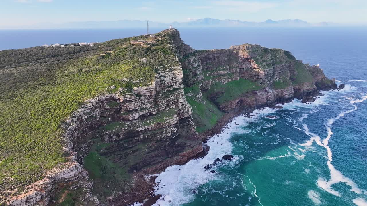 유명한 케이프 포인트 (cape point) 는 남아프리카 공화국의 케이프 타운에 있다.