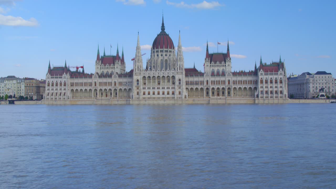 부다페스트의 국회, 바티아니 광장에서 다뉴브 강 홍수 당시의 모습, 1부