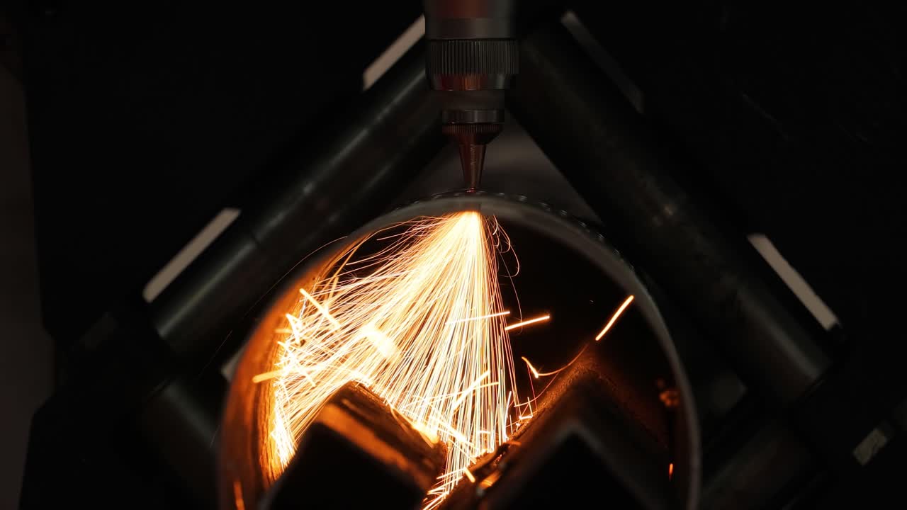 금속의 cnc 레이저 절단, 현대 산업 기술.