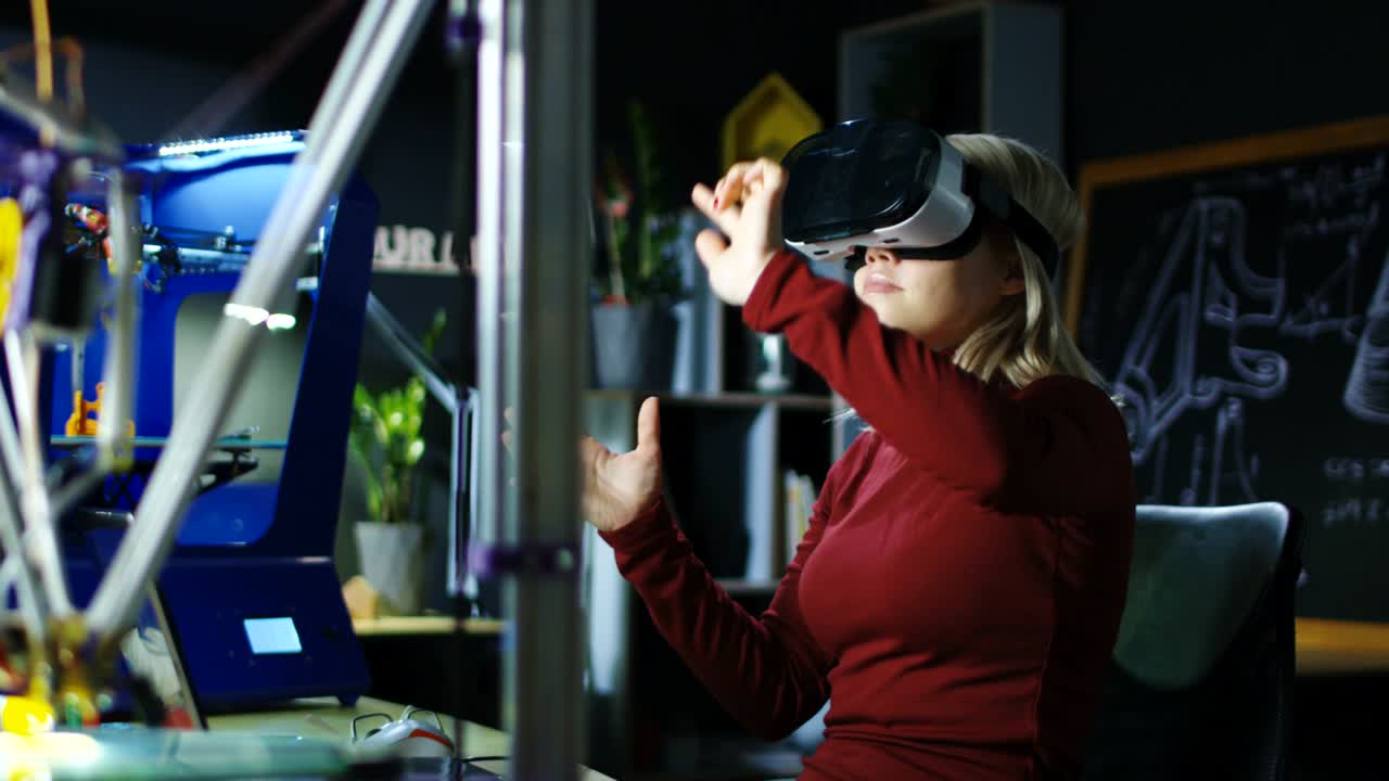 Laboratory employee working in VR glasses