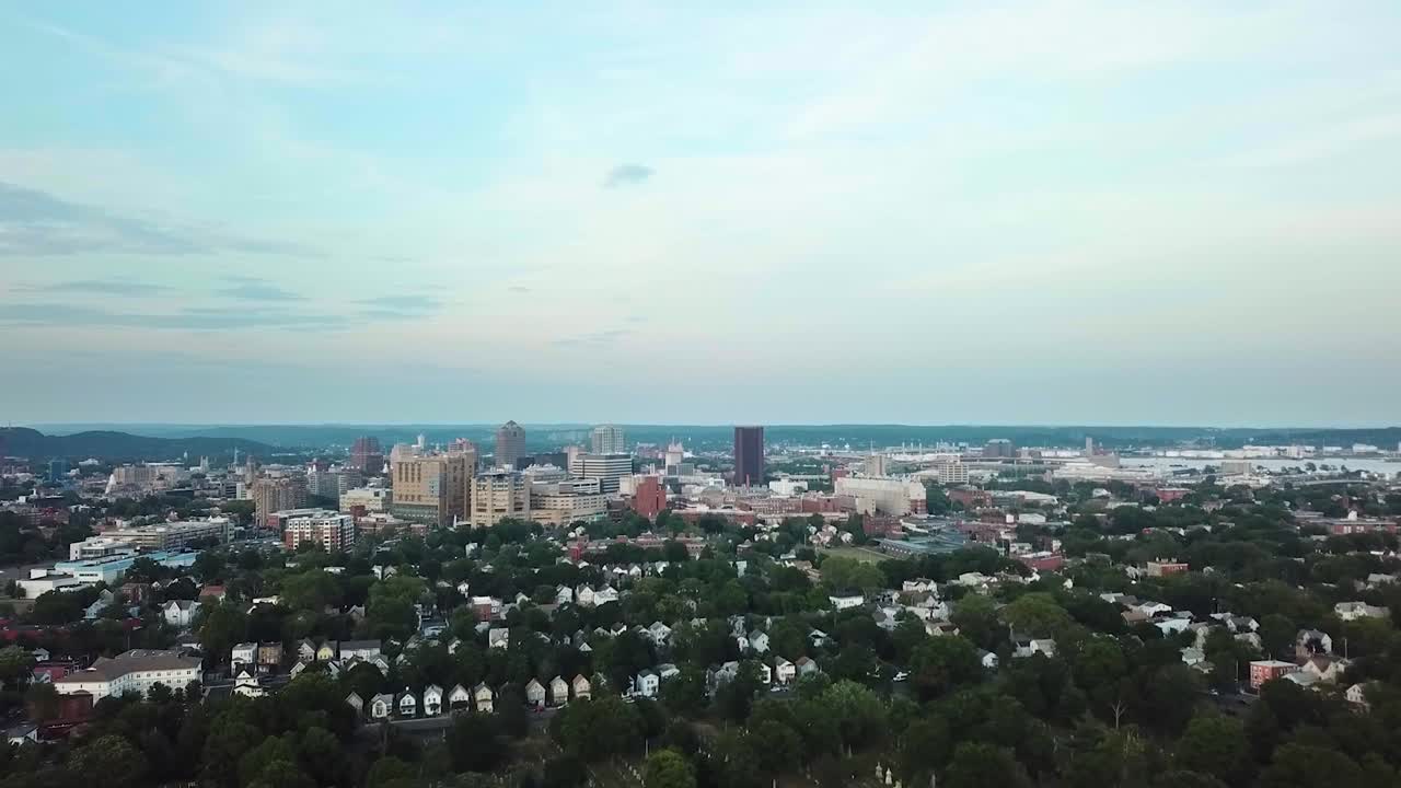 뉴 헤이븐, 코네티 ⁇ . 도시 위의 공중 촬영