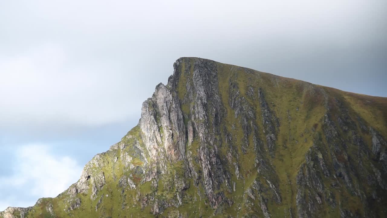 close up view of the costal cliffs of on M&aring;tind