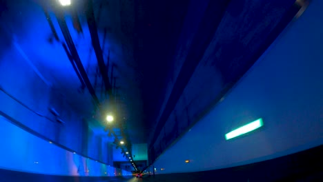 Erstaunlicher-Pov-hyperlapse-Beim-Autofahren-In-Der-Stadt-Bei-Nacht-Durch-Beleuchtete-Tunnel---Brüssel,-Belgien
