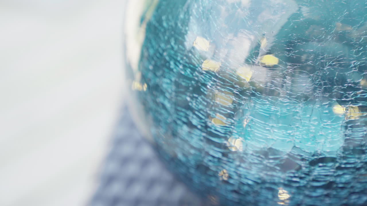 초점이 맞지 않는 파란색 구