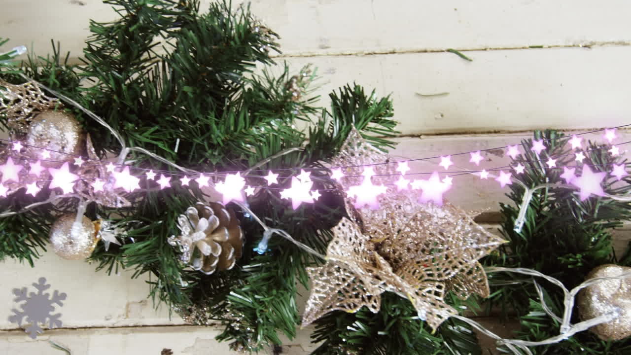 анимация звездных струнных огней и размытых рождественских украшений