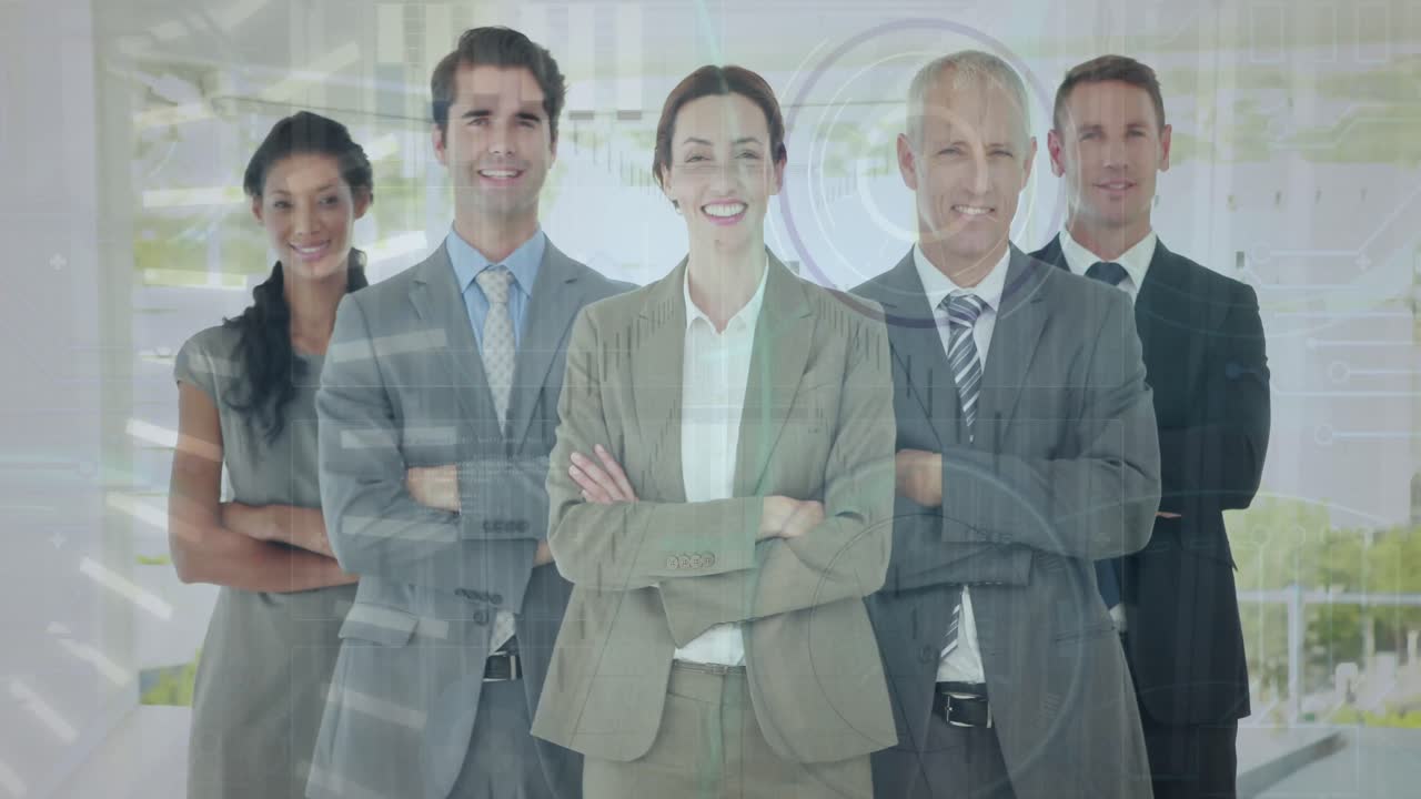 행복한 다양한 사업가들에 대한 데이터 처리 애니메이션