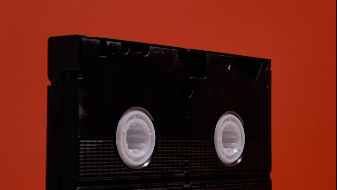 una cinta vintage retro en blanco, en una superficie giratoria