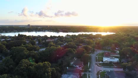 Orlando-Florida-Aérea-Suburbio-Drone-Atardecer-Lago