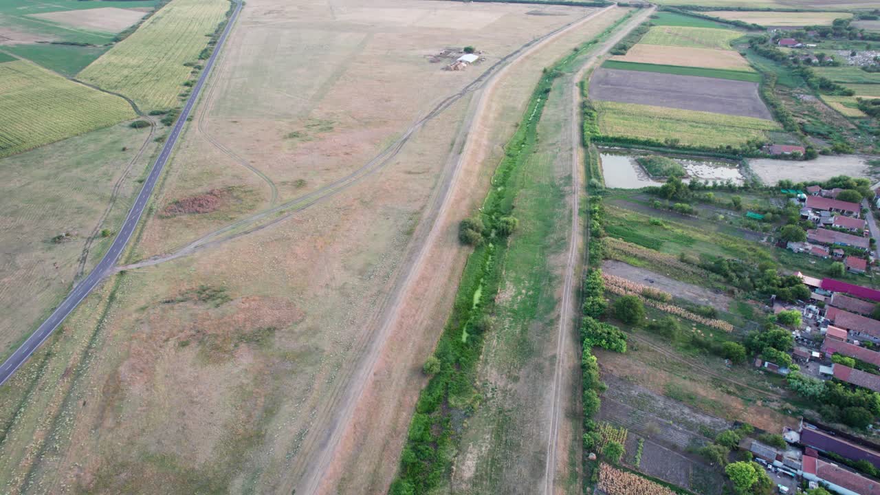 농지와 마을 위를 날다