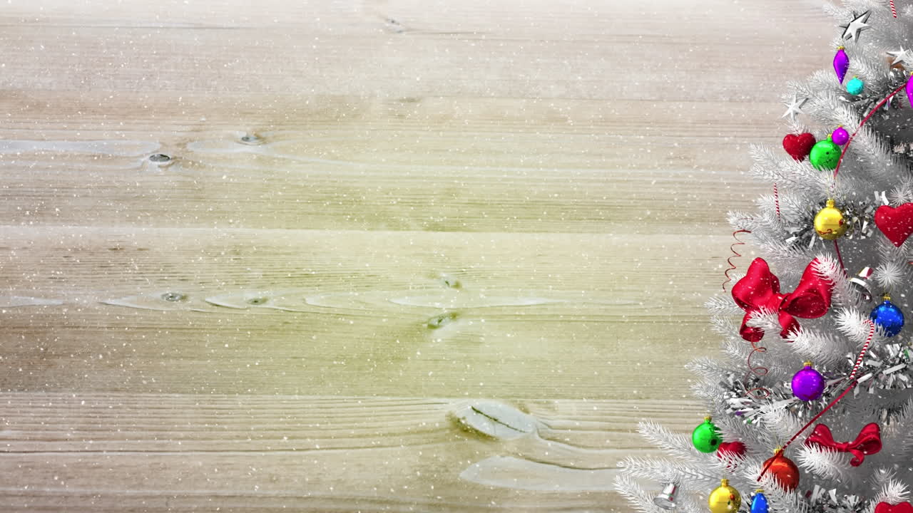 눈이 내리는 크리스마스 장식과 함께 소나무의 애니메이션