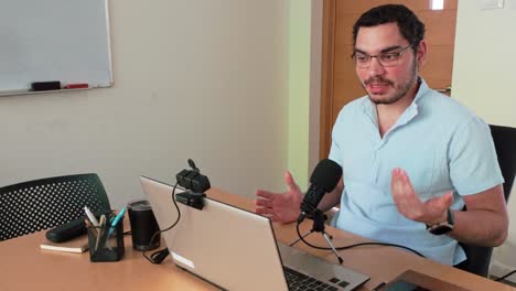 entrepreneur live streaming podcast session