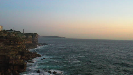 Drohnenaufnahme-Der-Großen-Klippen-In-Den-östlichen-Vororten-Von-Sydney