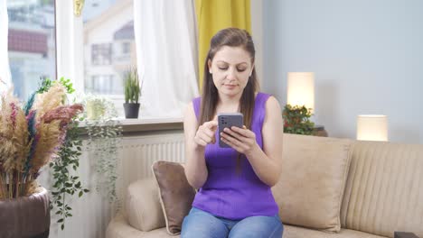 Woman-getting-breakup-texting-gets-upset.