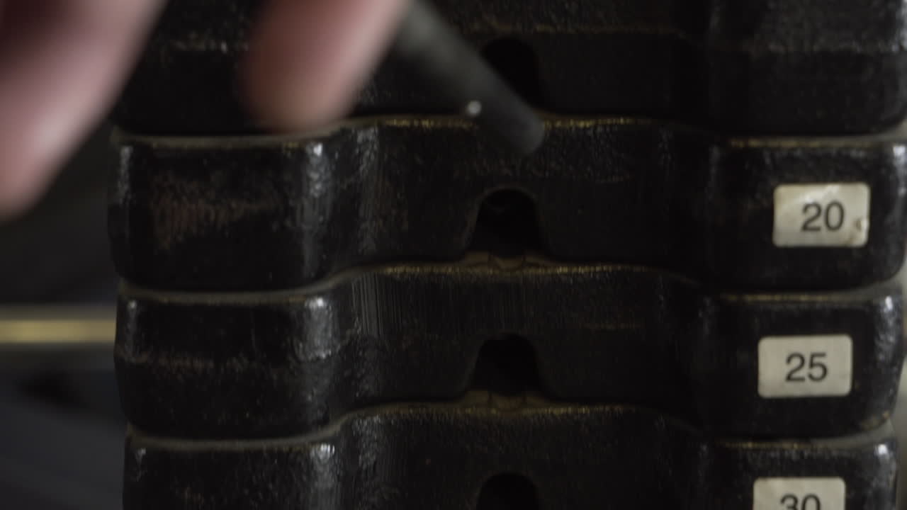 무게 기계에서 카운터를 움직이는 손의 전환  ⁇