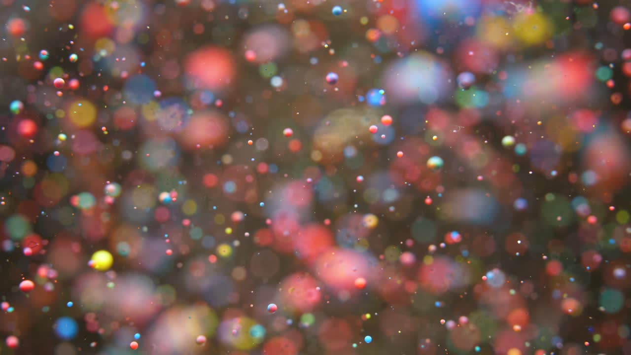 느린 움직임 밝은 색상 거품 오일 아름다운 페인트 우주 색상 움직이는 다채로운 클로즈업 아크릴 페인트 환상적인 표면 추상적인 다채로운 페인트 변형 구조 다채로운 거품