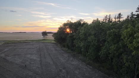 imágenes hdr de puesta de sol en el campo remoto del oeste de canadá