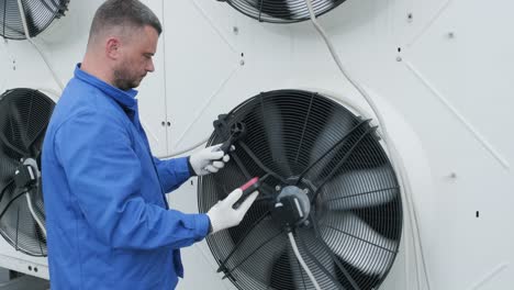 testing with an anemometer of an axial fan of the condensing unit