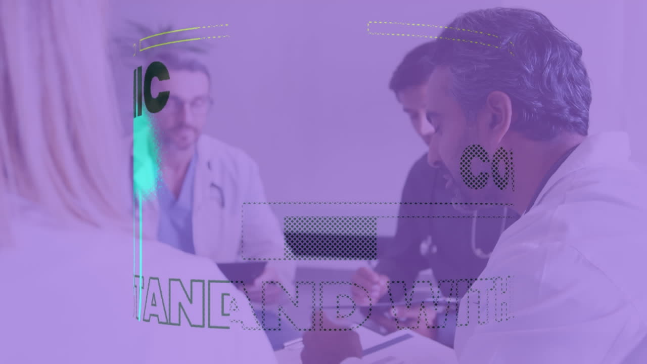 ecuaciones matemáticas contra maestra caucásica enseñando a los estudiantes usando tableta digital.