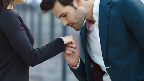 Stylish-business-couple-meeting-together-on-the-street