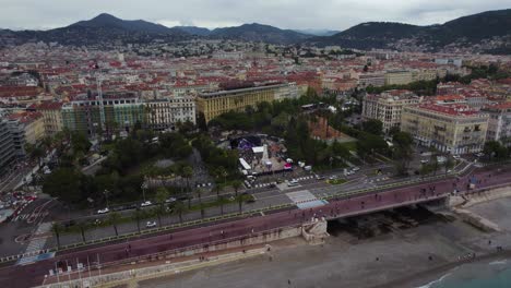 Concierto-De-Festival-De-Música-Al-Aire-Libre-En-La-Costa-De-La-Playa-De-Niza,-Francia---Antena