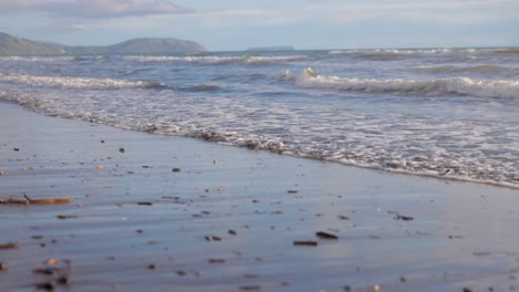 un video clip tomado en cámara lenta mientras estaba de pie en la playa