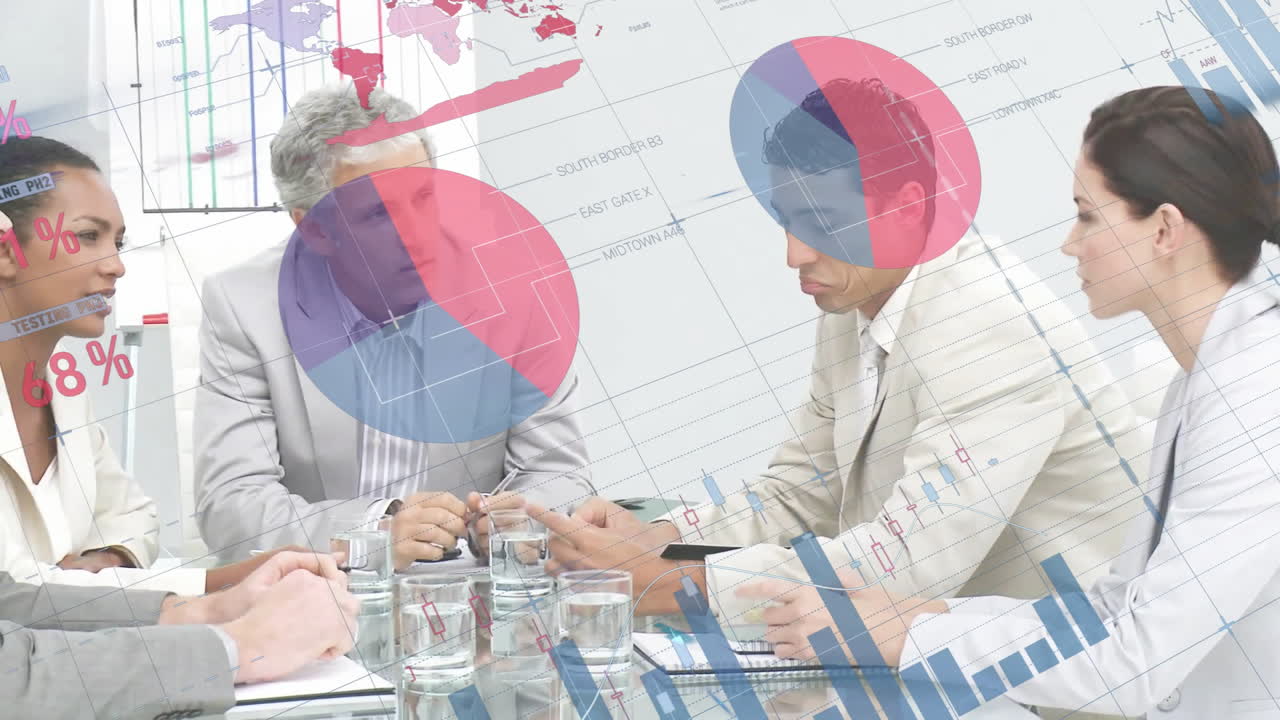 animación del procesamiento de datos financieros sobre diversas personas de negocios en la oficina