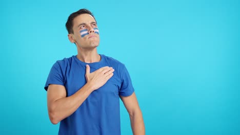 man listening to the el salvador national anthem with solemnity