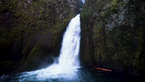 a drone scaling up wahclella falls