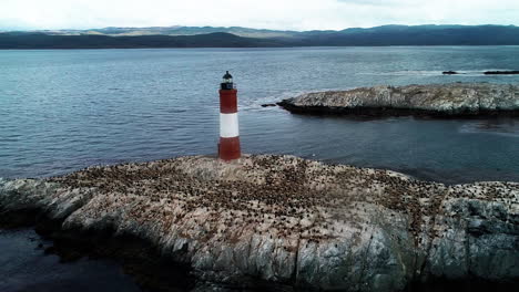 aéreo - faro de les eclaireurs, tierra del fuego, argentina, pan de círculo ancho