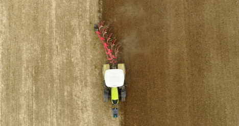 Plowing-Field-4K-Vista-Aérea