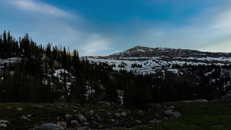 Motion-time-lapse-of-high-clouds-over-a-mountain-ridge-at-sunset