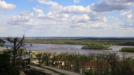 Grafton-Illinois-with-Scenic-Views-Overlooking-the-Mississippi-River-Between-Illinois-and-Missouri,-United-States