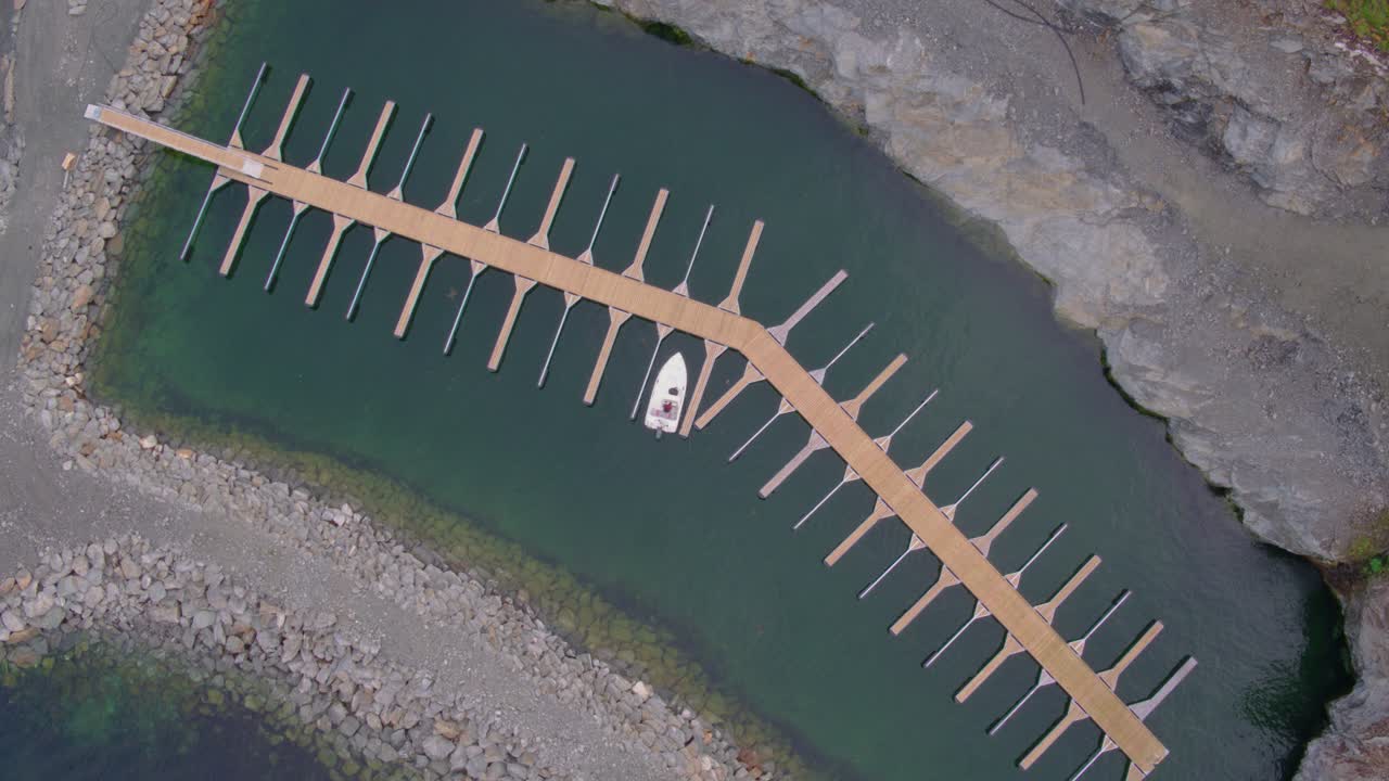 консольная лодка с подвесным мотором стыковка