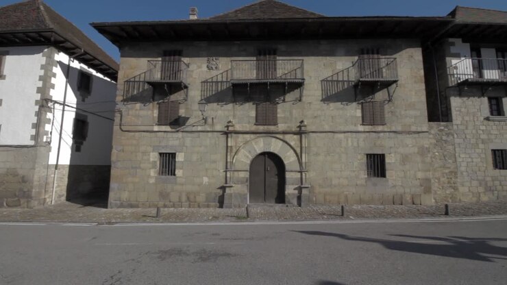 Vecchi edifici a Otsagabia - Ochagavía, Navarra, Spagna.