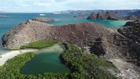 The-Scenic-Beauty-of-Nature-in-Bahia-Concepcion,-Baja-California-Sur,-Mexico---Aerial-Drone-Shot