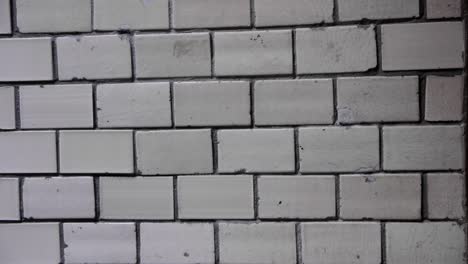 una pared blanca hecha de azulejos en el hackische höfe en berlín