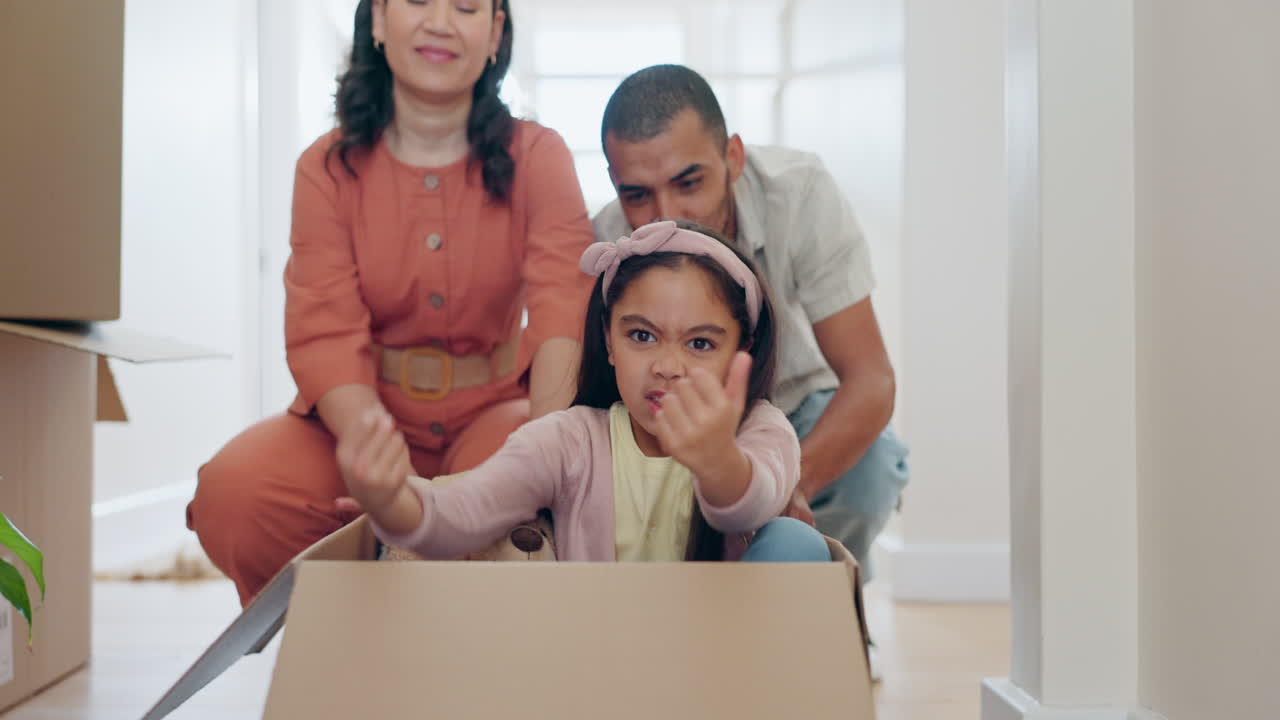 familia, nuevo hogar y empujar en la caja