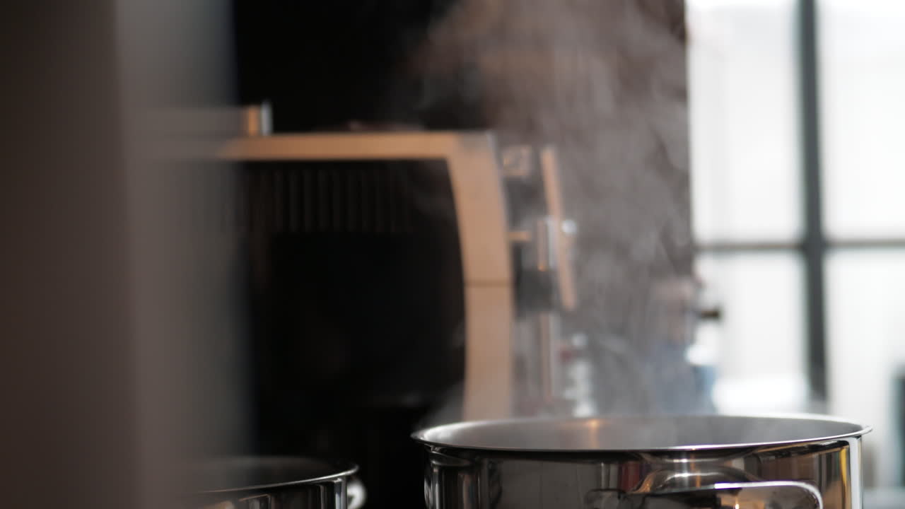 Steaming and boiling stainless steel pot