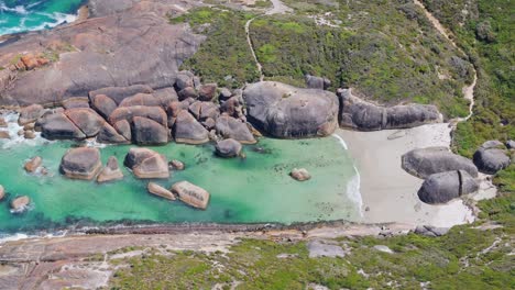 vista aérea de las rocas de los elefantes en dinamarca, australia occidental con enormes rocas