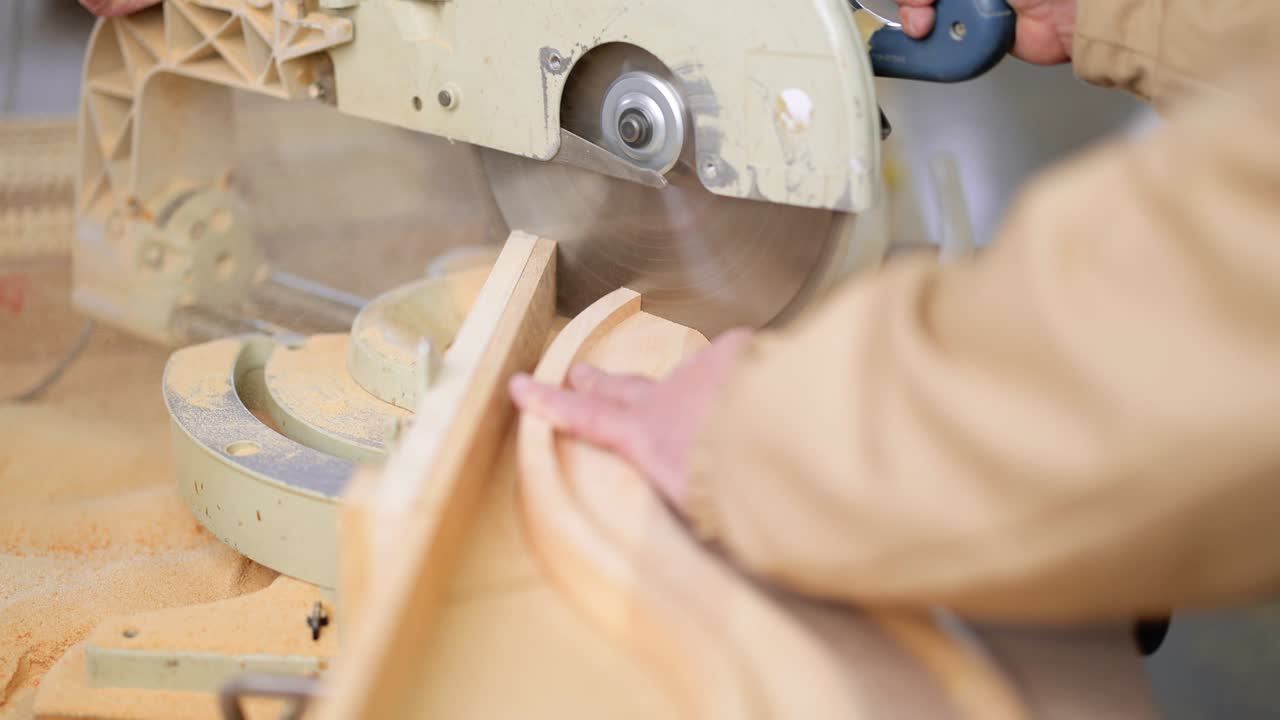 전기 손 으로 목재를 는 제품