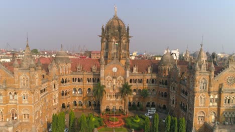 Una-Toma-De-Dron-De-La-Terminal-De-Chhatrapati-Shivaji-Maharaj-Y-Los-Edificios-Patrimoniales-De-La-Corporación-Municipal-En-El-área-Del-Fuerte-Del-Sur-De-Bombay